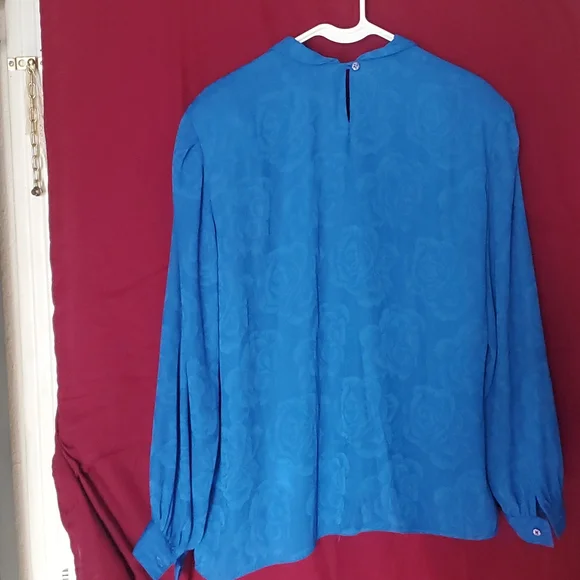 Blue Blouse with Roses - Picture 10 of 10